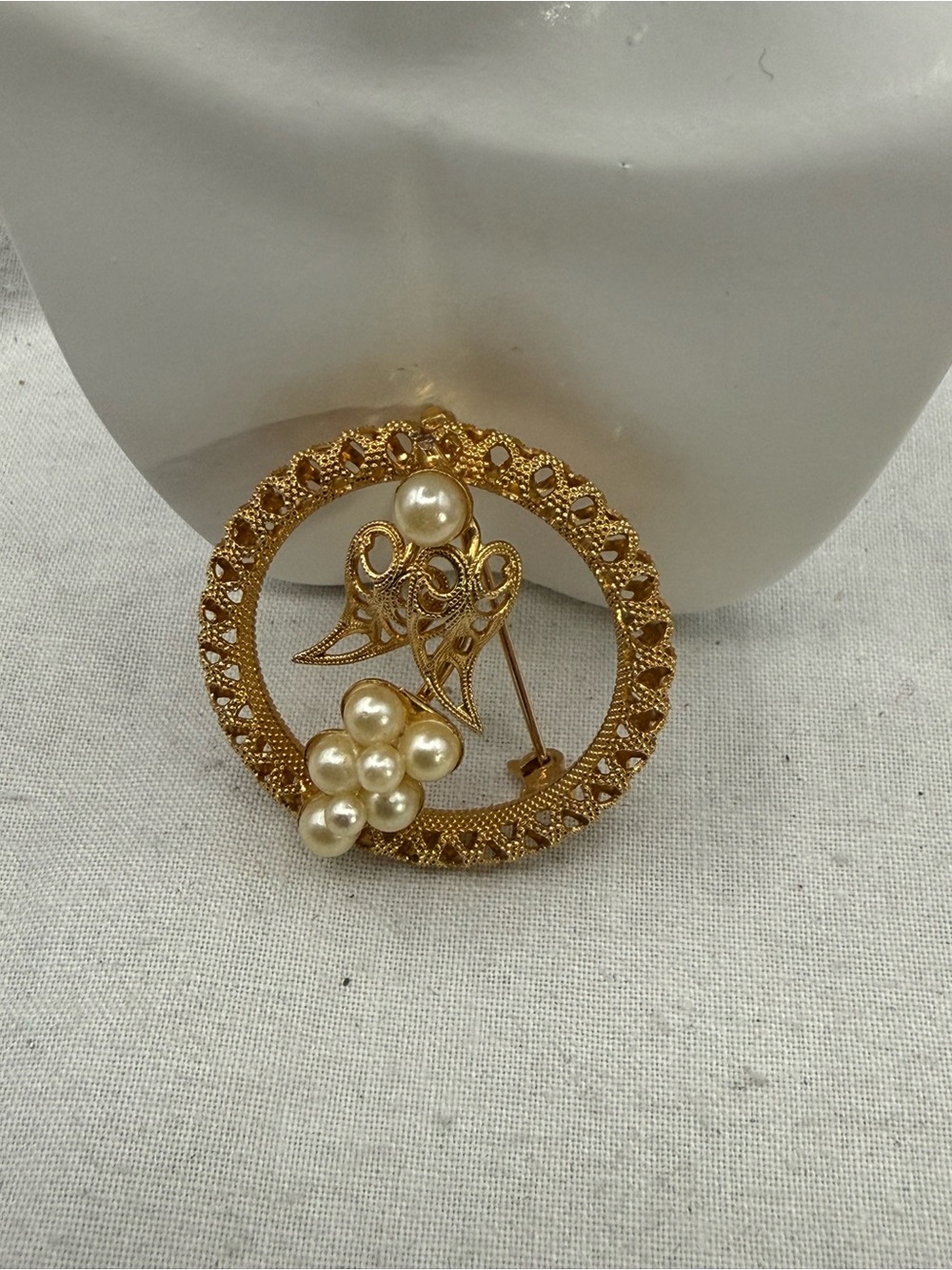 Vintage Open Work Cross Hatch Filagree Circle GoldTone Faux Pearl Cluster Brooch